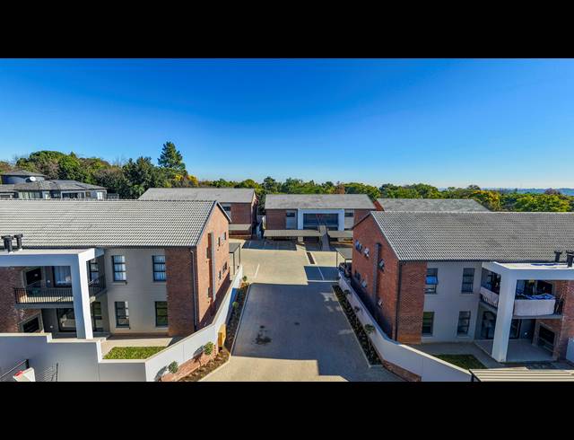 3 BEDROOM APARTMENT FOR SALE IN BRYANSTON